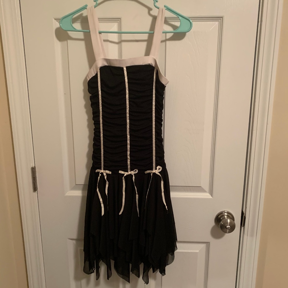 3/$10🌸Girls' Black and White Flowy Dress Size 12